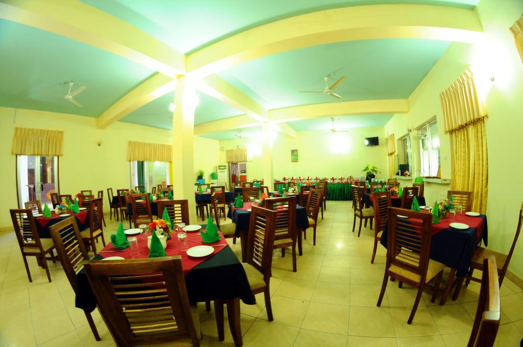Happy Leoni Hotel Anuradhapura Exterior foto