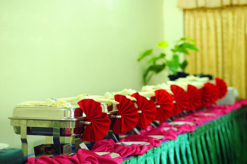 Happy Leoni Hotel Anuradhapura Exterior foto