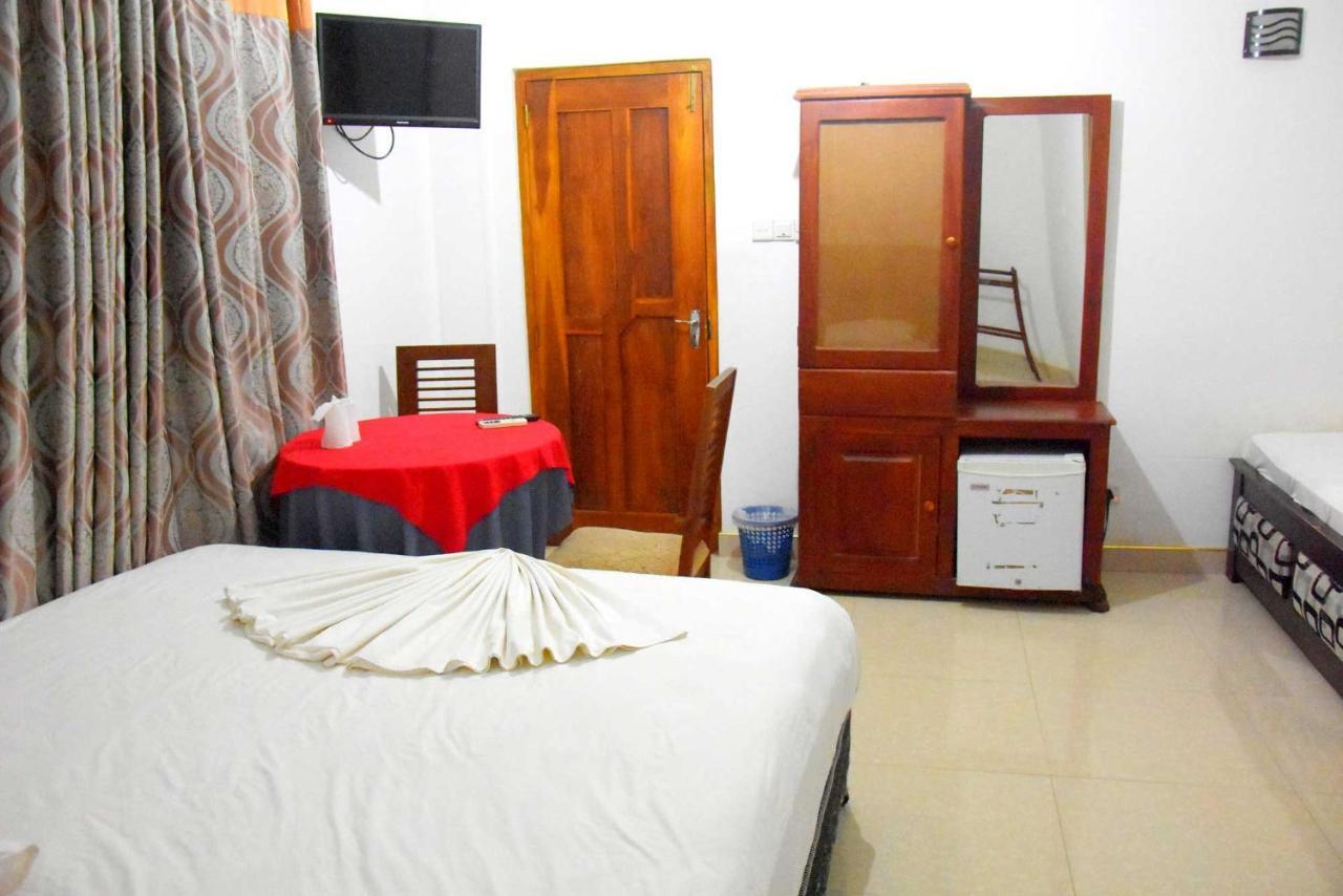 Happy Leoni Hotel Anuradhapura Exterior foto