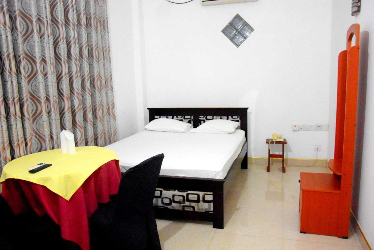 Happy Leoni Hotel Anuradhapura Exterior foto