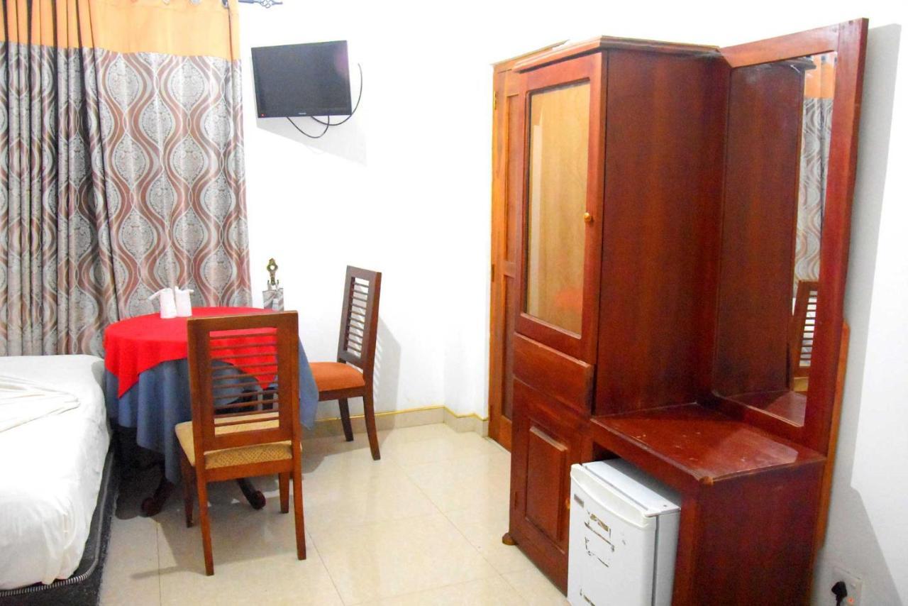 Happy Leoni Hotel Anuradhapura Exterior foto